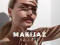 Promienna skóra i subtelny makijaż na lato. Delikatne cienie liści podkreślają naturalne piękno.