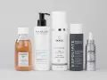 Zestaw kosmetyków do pielęgnacji, w tym tonik z kwasem AHA/PHA, żel z kwasem laktobionowym, cleanser, eksfoliant z kwasem BHA i lotion.