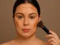 Okrągła twarz z zaznaczonymi liniami konturowania. Pokażę Ci, jak nakładać bronzer na okrągłą twarz, by ją wysmuklić.