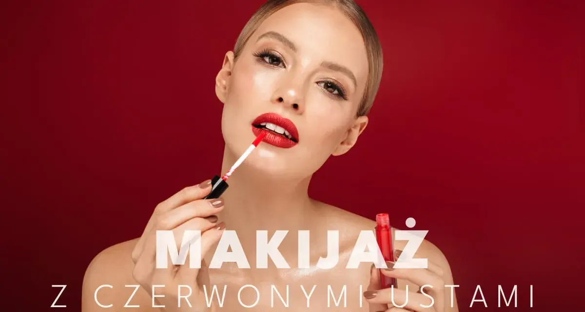 Kobieta z perfekcyjnym makijażem nakłada błyszczyk, tworząc zmysłowe, czerwone usta.