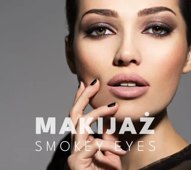 Kobieta z perfekcyjnym makijażem smoky eyes, podkreślonymi brązami i czarną kreską. Usta w cielistym kolorze, paznokcie czarne.